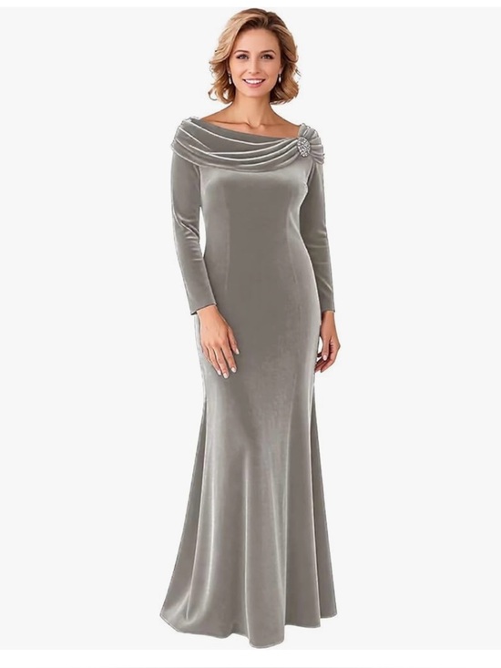 Dresses & Skirts - Elegant Grey Velvet Long Sleeve Evening Gown